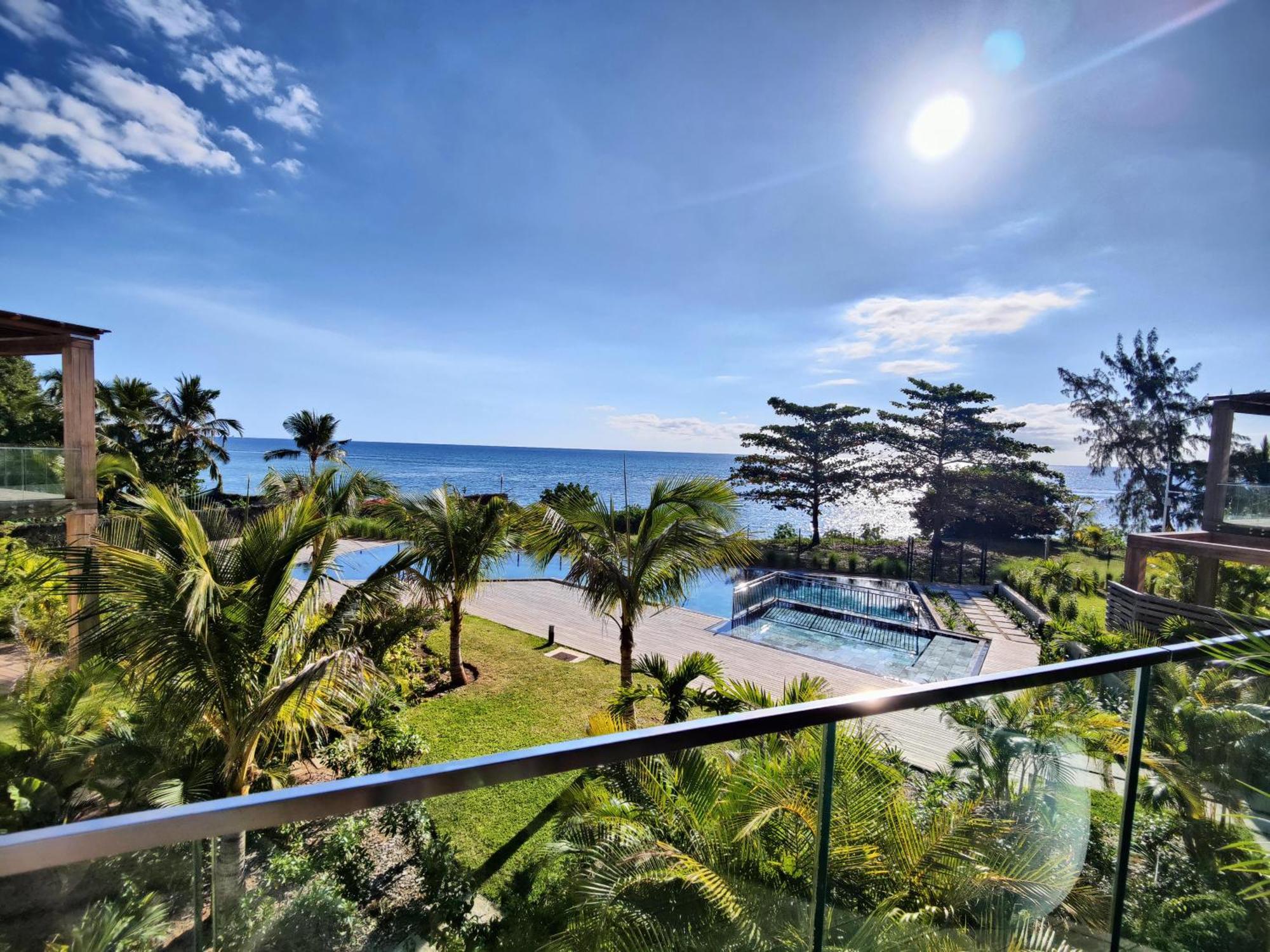 Ocean Point Beach Front Apartment Пуанте-оз-Піман Екстер'єр фото